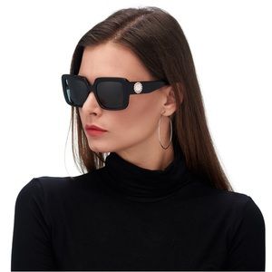 NWT WOMENS VERSACE SUNGLASSES VE4384B BLACK WITH HARD CASE & LENS CLOTH